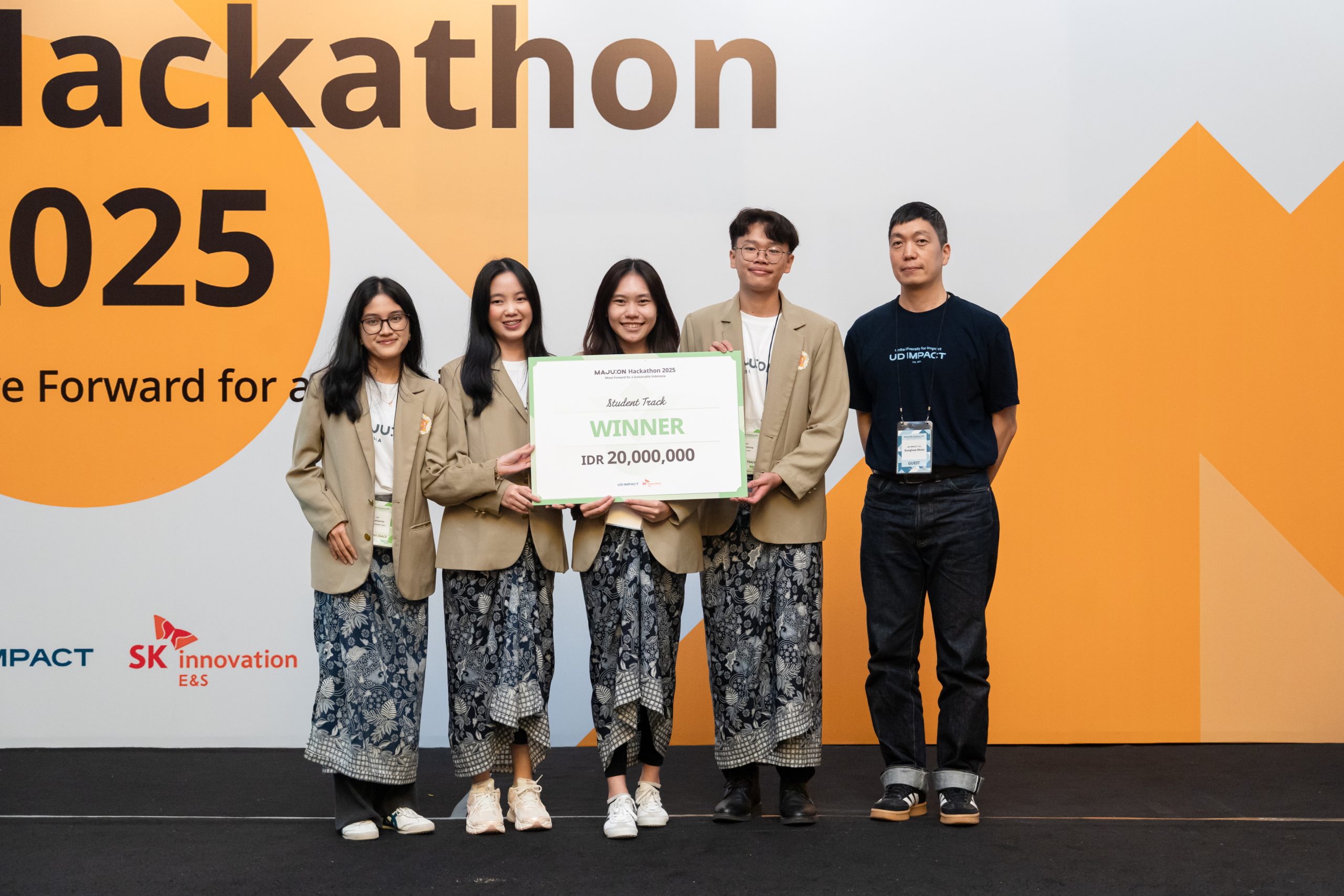 Mahasiswa DPTHP Raih Juara 1 Student Track pada MAJU:ON Hackathon 2025 ...